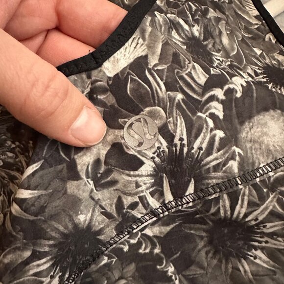 Lululemon Run Split Singlet Tank Top Size 8 Flowabunga Black Angel Wing Black - Picture 5 of 6